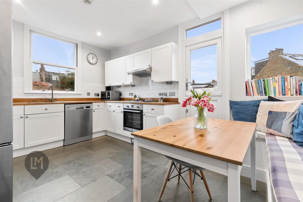 Property photo 2 of 7 Kitchen/Dining Room