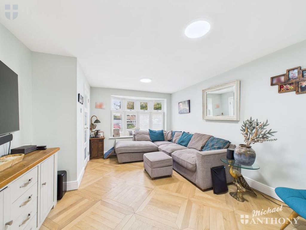 Property photo 2 of 19 Cam03218G0-Pr0806-Still017-Thumbnail-H750-70