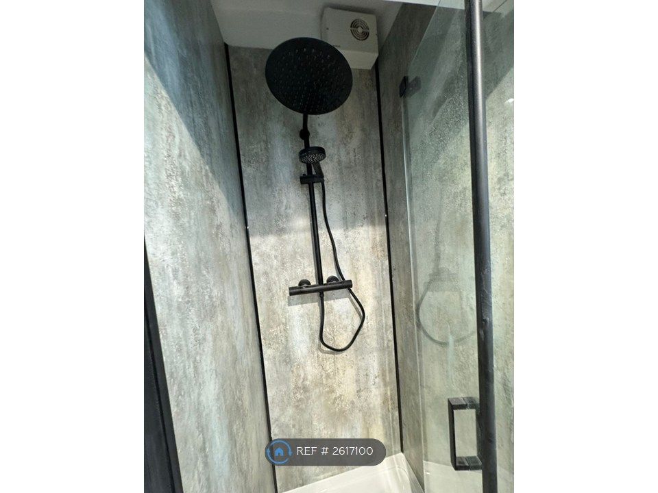 Property photo 2 of 6 Shower