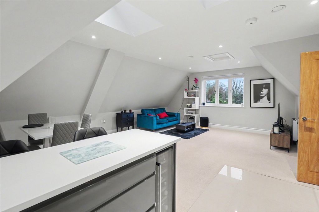 Property photo 3 of 19 Picture No. 28