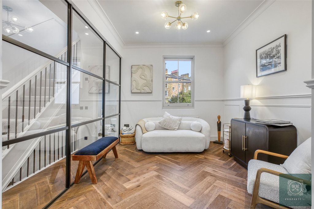 Property photo 3 of 25 Reception