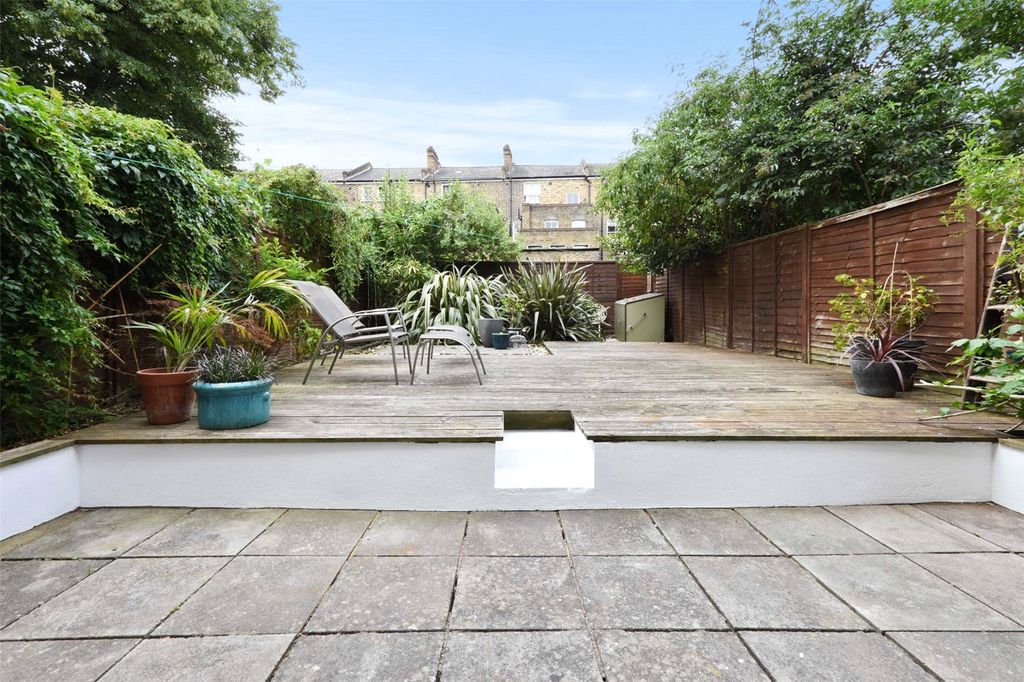 Property photo 2 of 10 Garden
