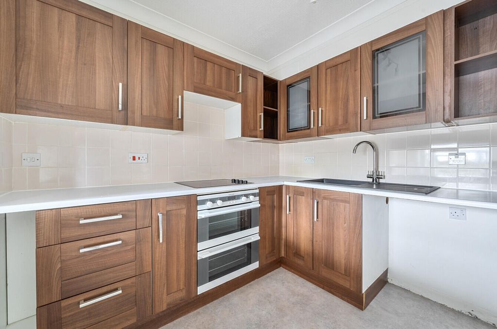 Property photo 2 of 12 Kitchen