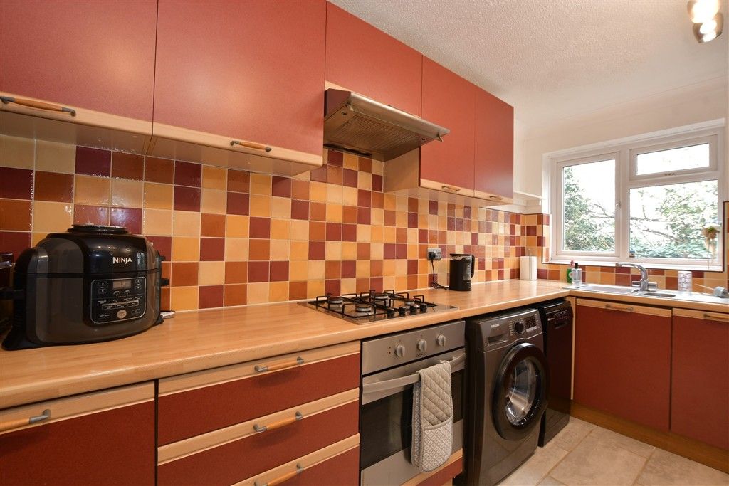Property photo 3 of 8 Kitchen