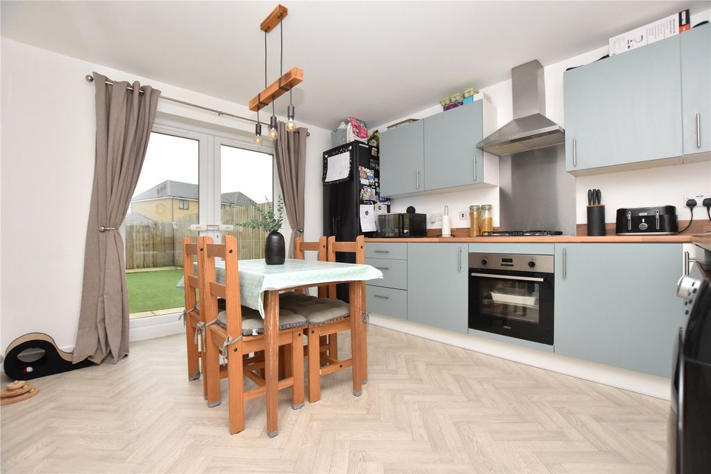 Property photo 2 of 18 Picture No. 15