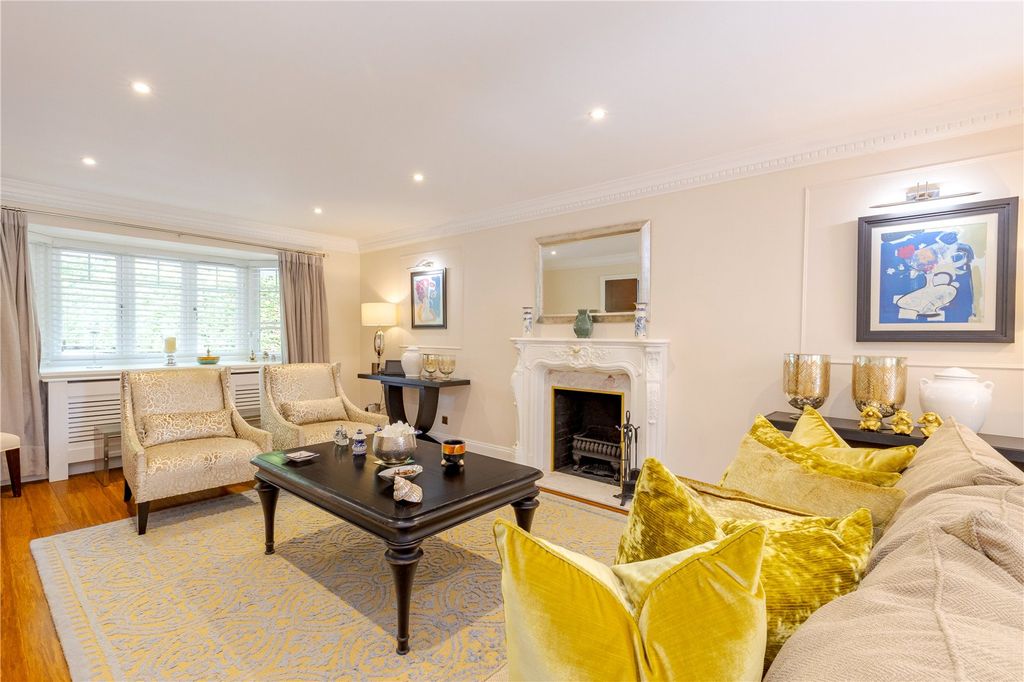 Property photo 3 of 24 Sitting Room