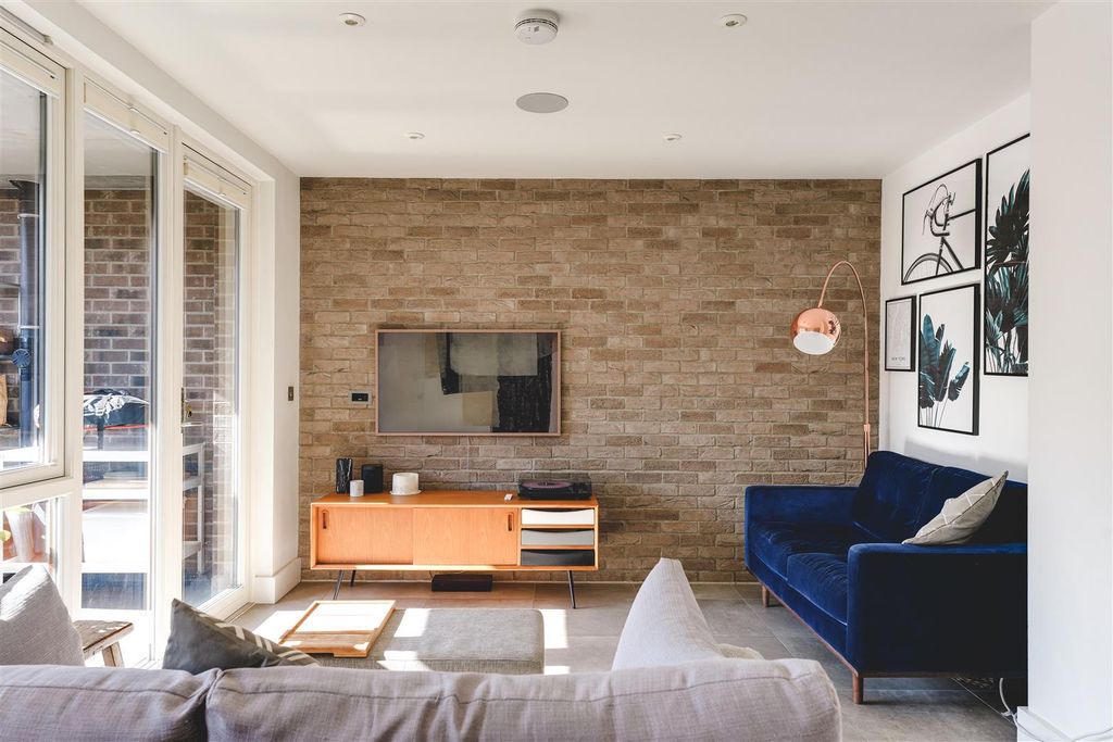 Property photo 1 of 20 Wadeson Street -1.Jpg