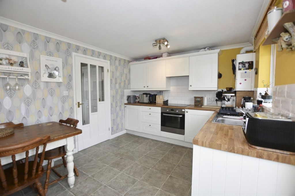 Property photo 3 of 15 Kitchen