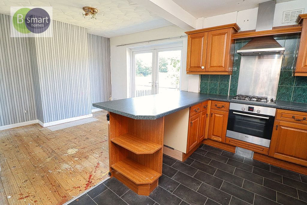 Property photo 3 of 15 Img_4076