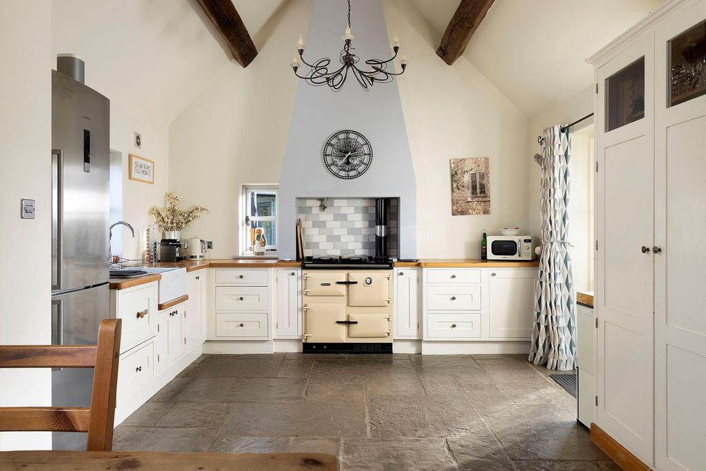 Property photo 2 of 36 Image