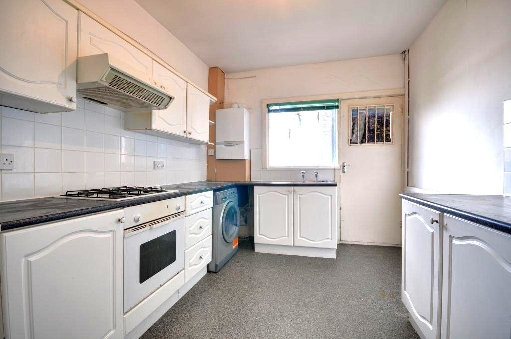 Property photo 2 of 6 356Bclitheroecourtkitchen