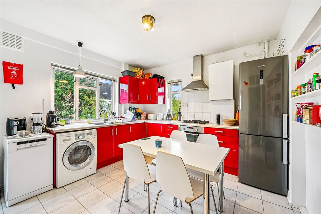 Property photo 2 of 9 Kitchen