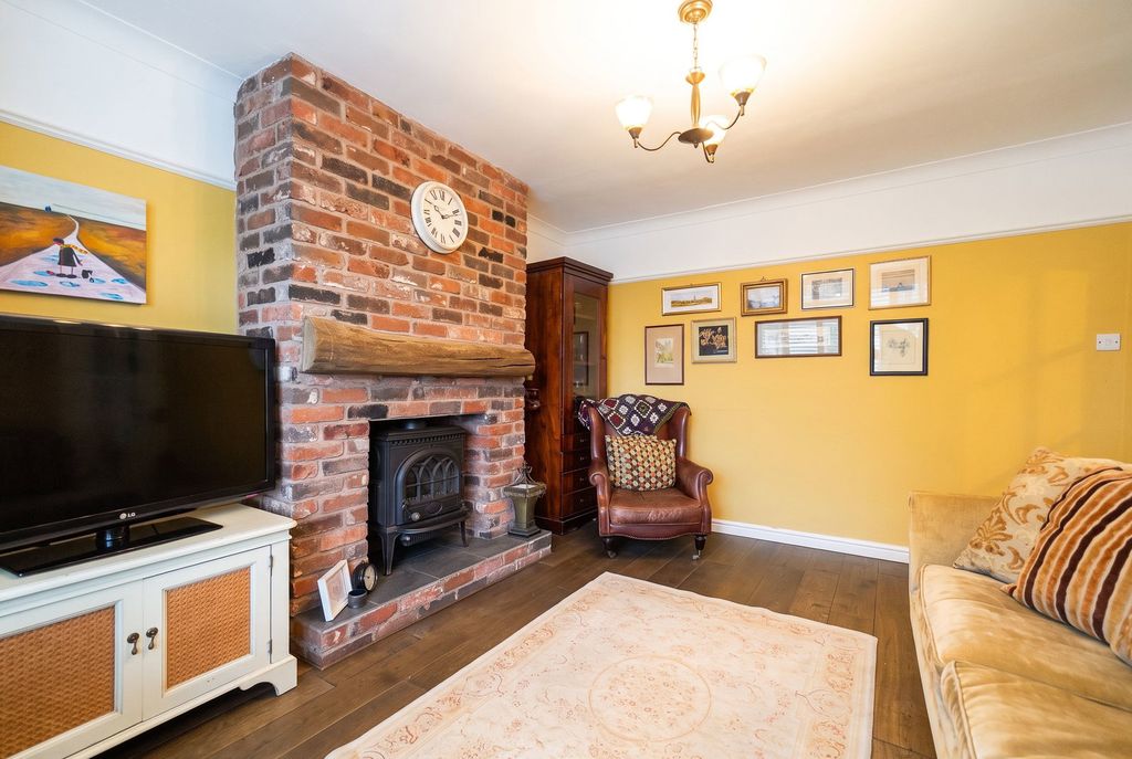 Property photo 3 of 27
