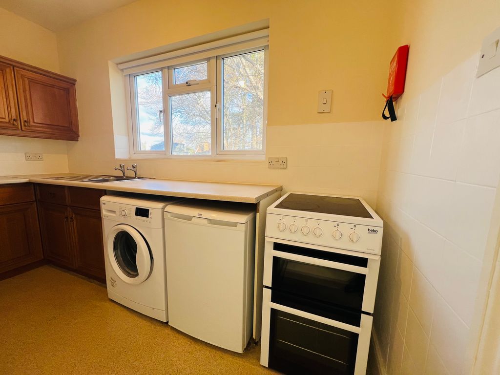 Property photo 3 of 10 Kitchen