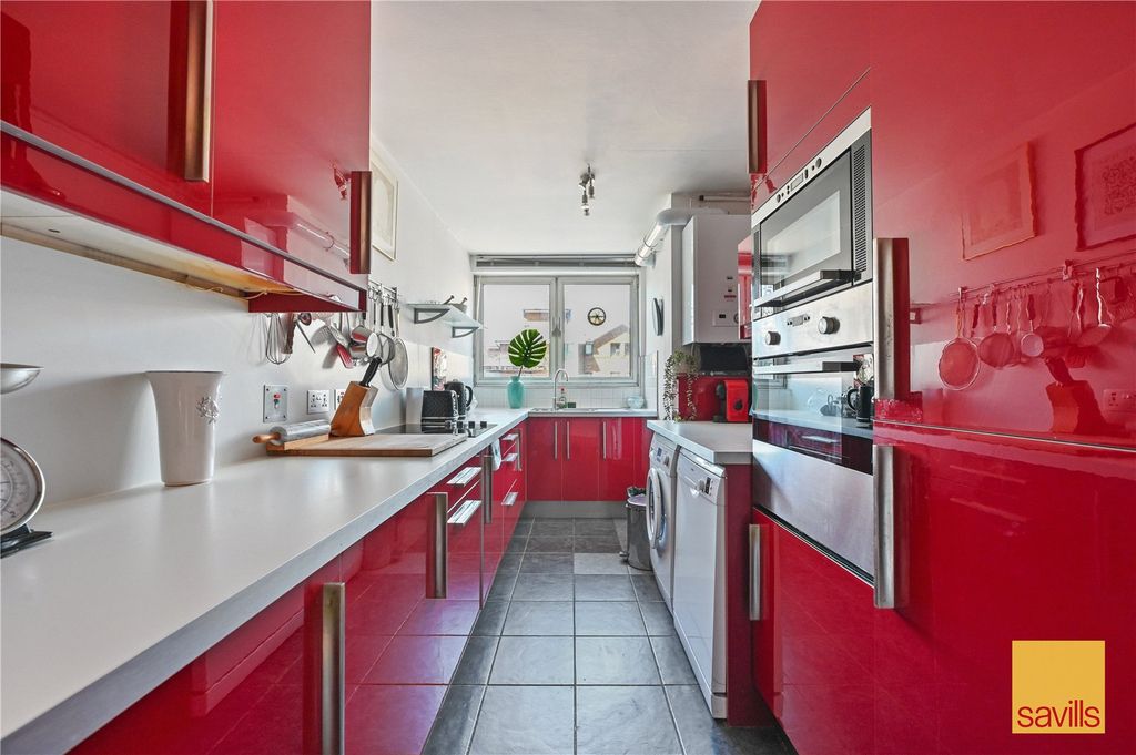 Property photo 3 of 17 Kitchen