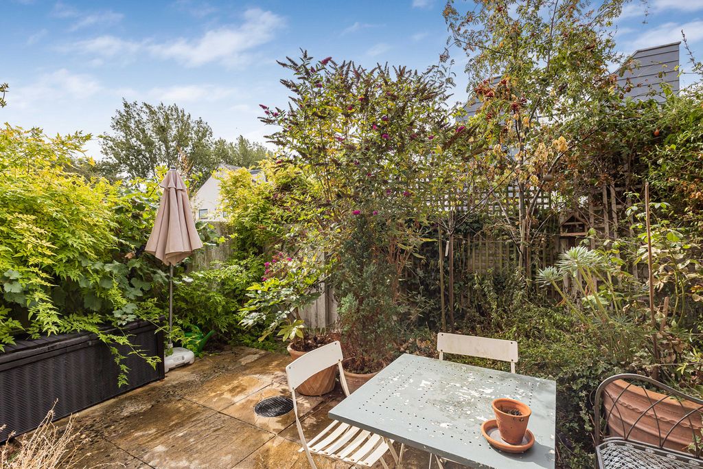 Property photo 2 of 19