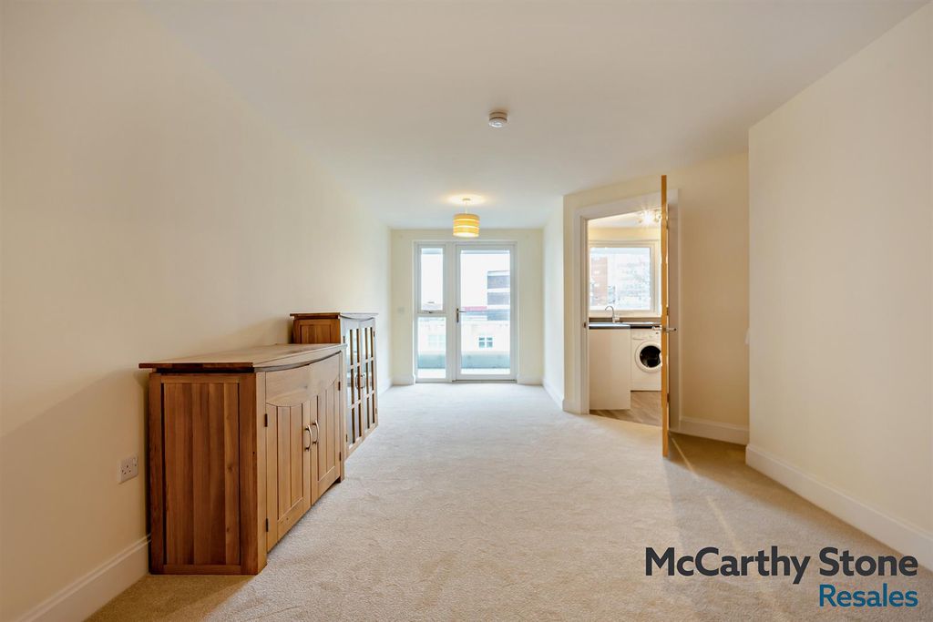 Property photo 2 of 43 8687105-Interior15-800.Jpg