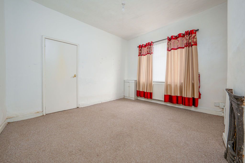 Property photo 3 of 12 Gallery