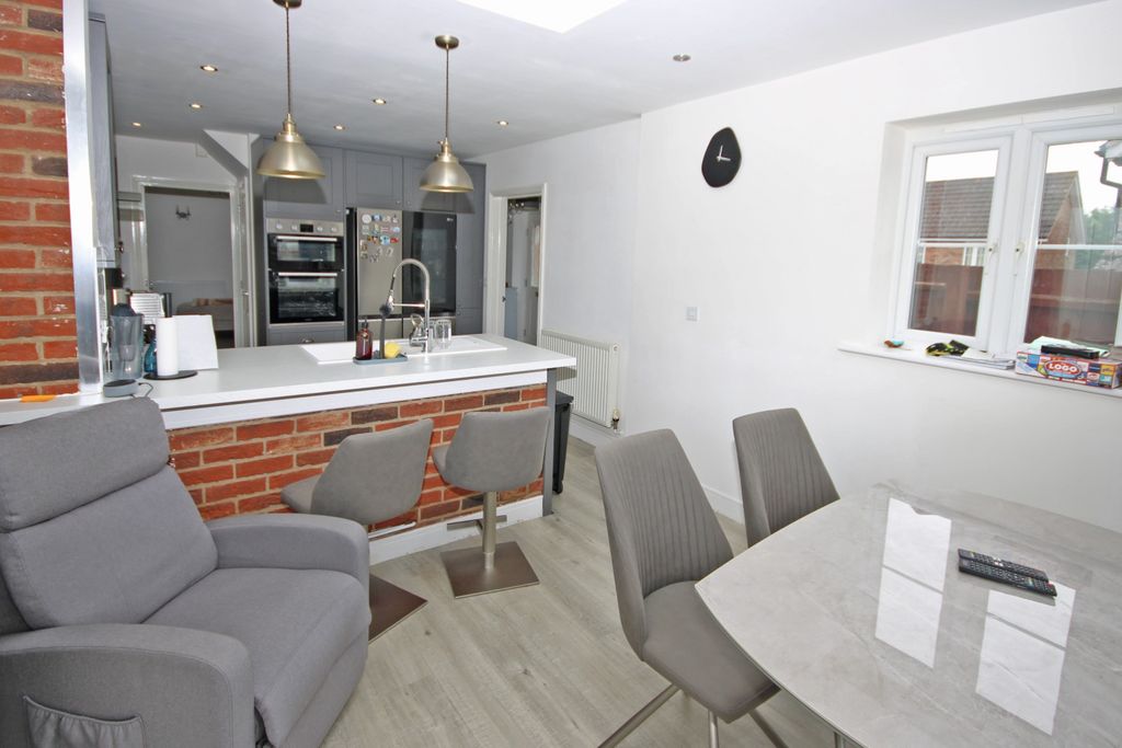 Property photo 2 of 16 4355122