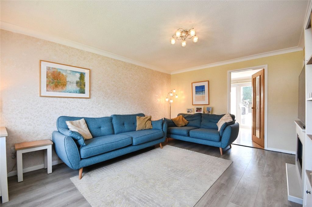 Property photo 3 of 21 Lounge