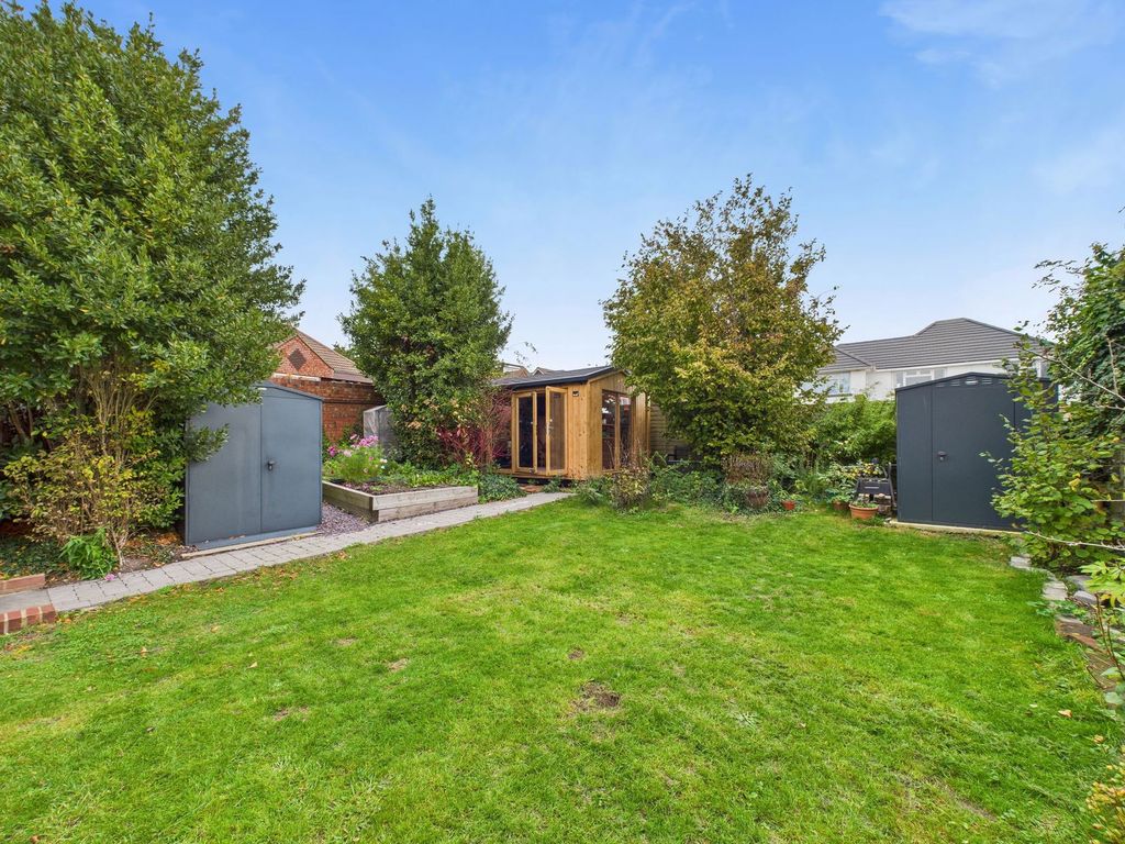 Property photo 3 of 25