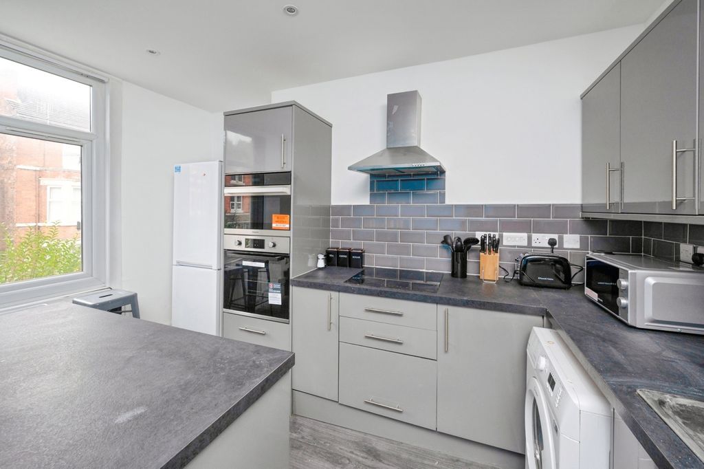 Property photo 2 of 20 Pbox-Img.Jpg