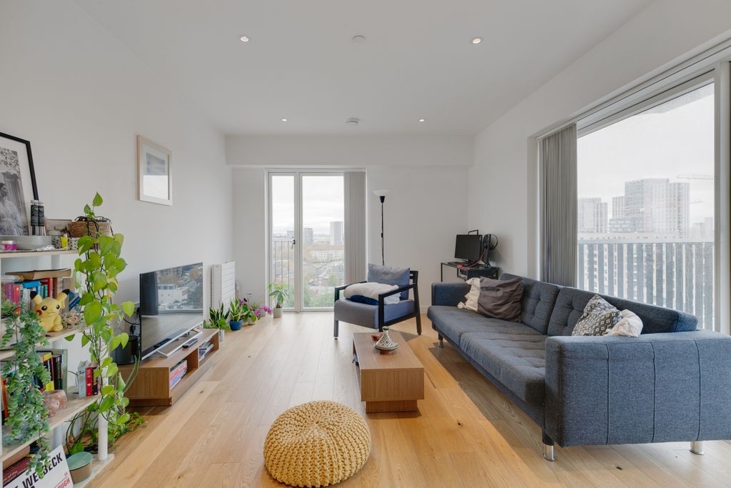 Property photo 1 of 15 Reception