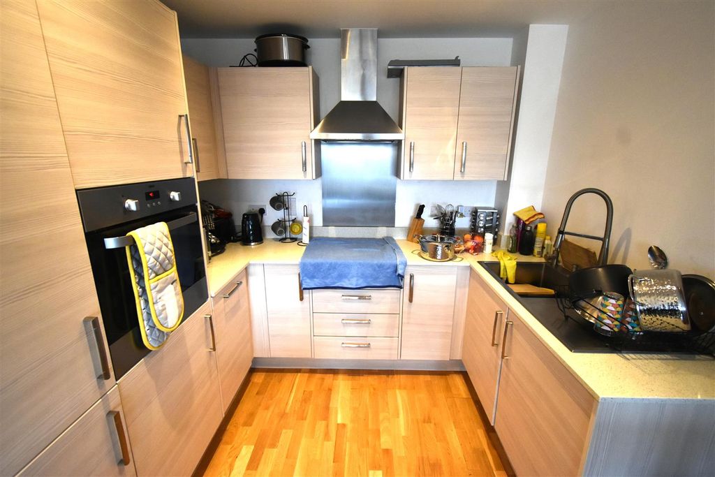 Property photo 3 of 6