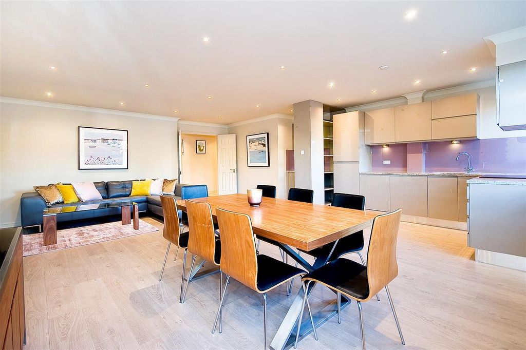 Property photo 3 of 11 Photo 2