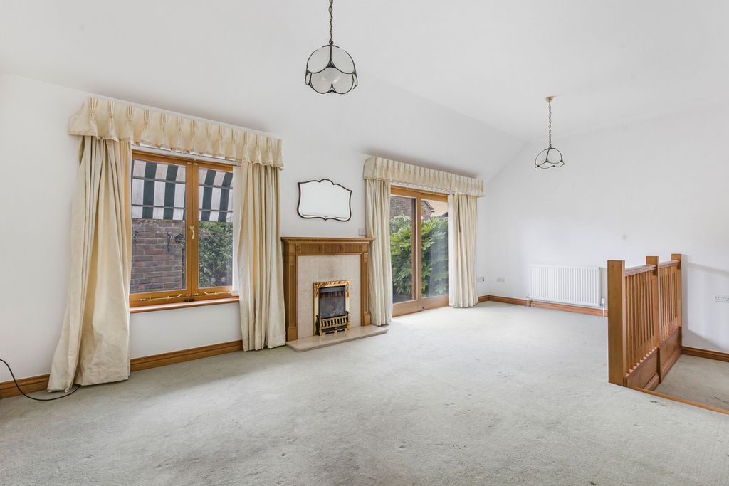 Property photo 2 of 41
