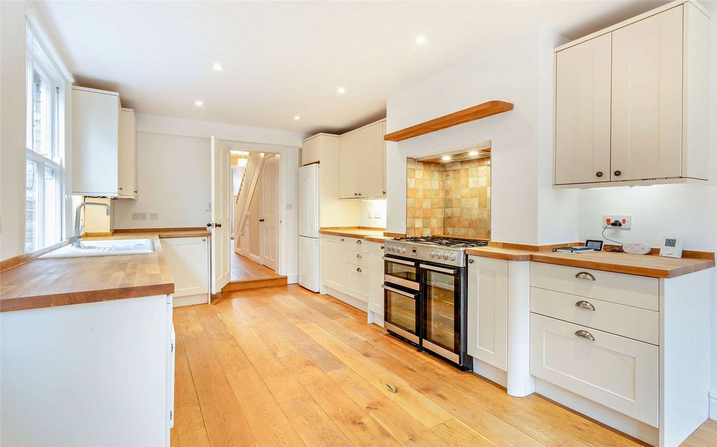 Property photo 3 of 20 Kitchen