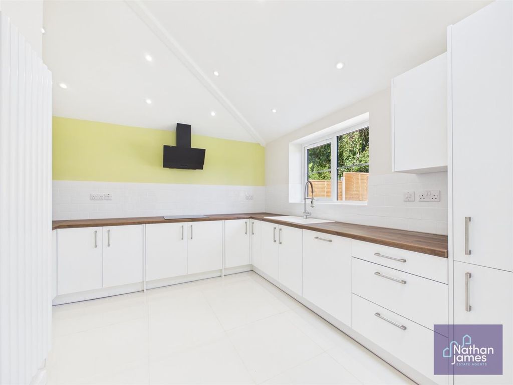 Property photo 3 of 20 Kitchen/Dining