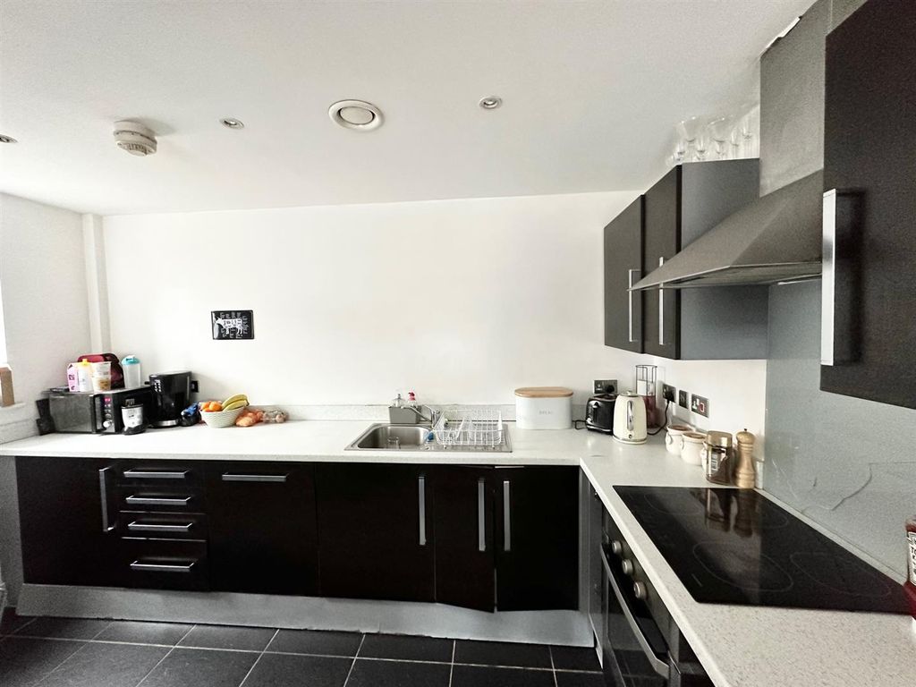 Property photo 3 of 14 Kitchen