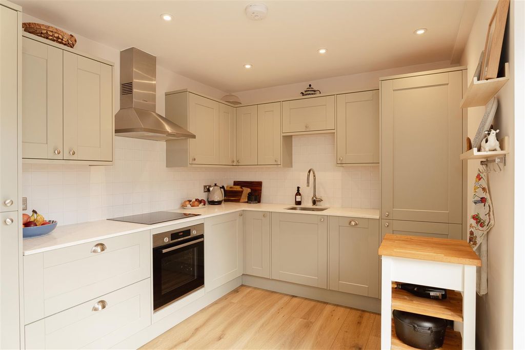 Property photo 2 of 13 8.Jpg