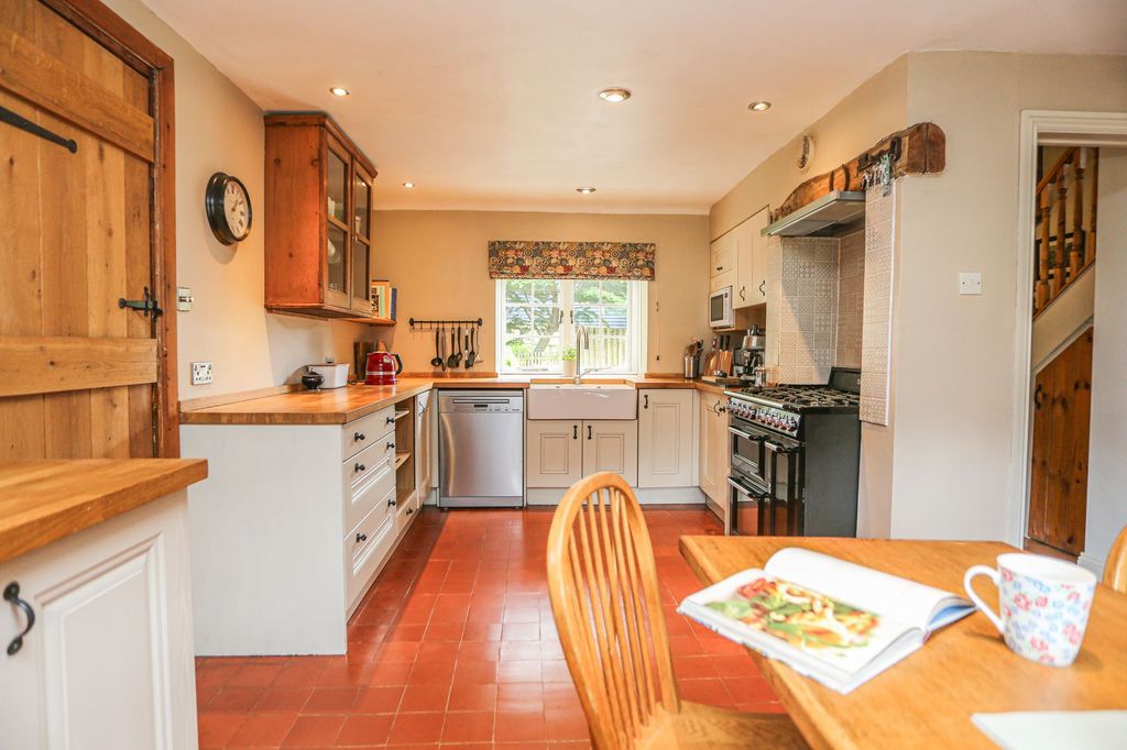 Property photo 3 of 19