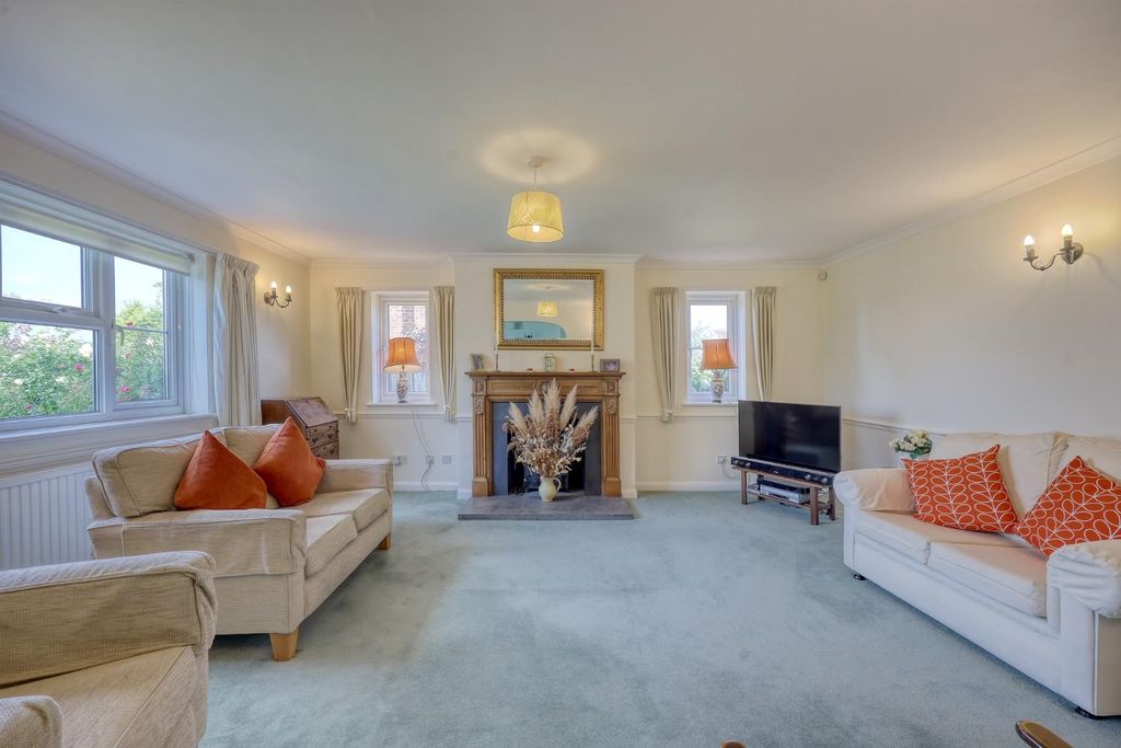 Property photo 2 of 20 Sitting Room