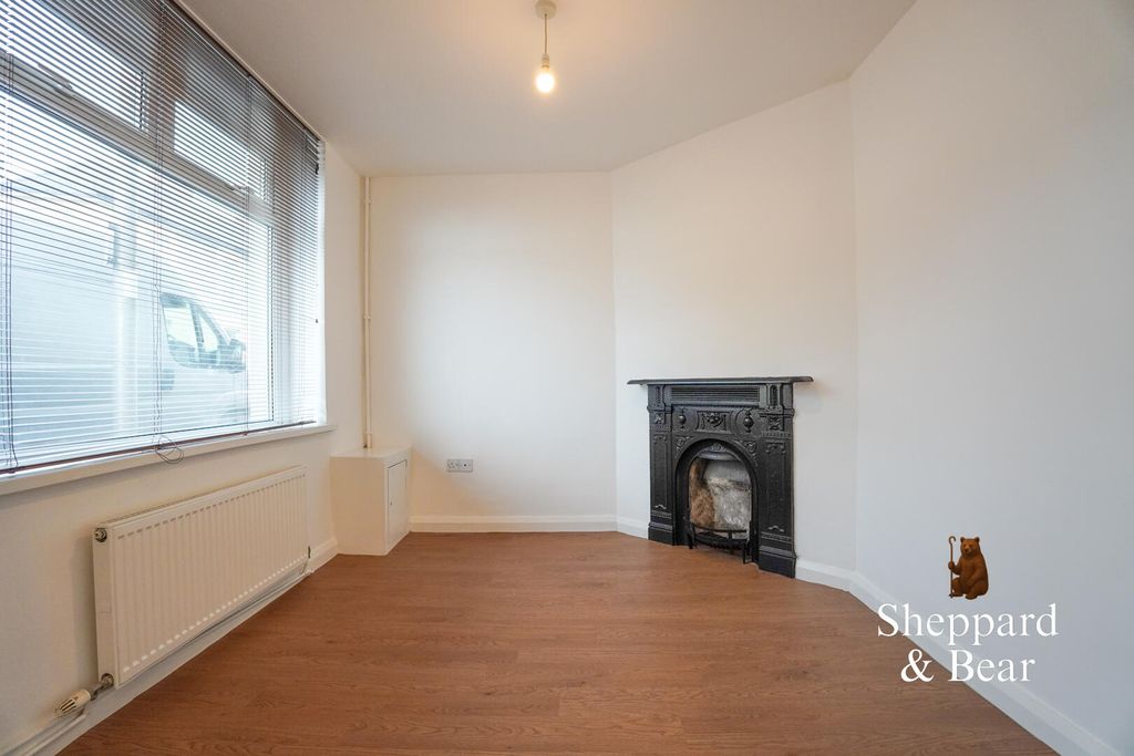 Property photo 2 of 16 Living Room