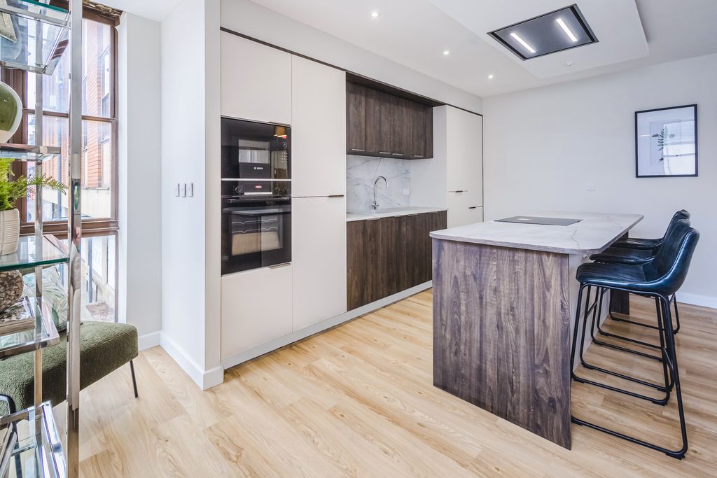 Property photo 1 of 8 230427W018