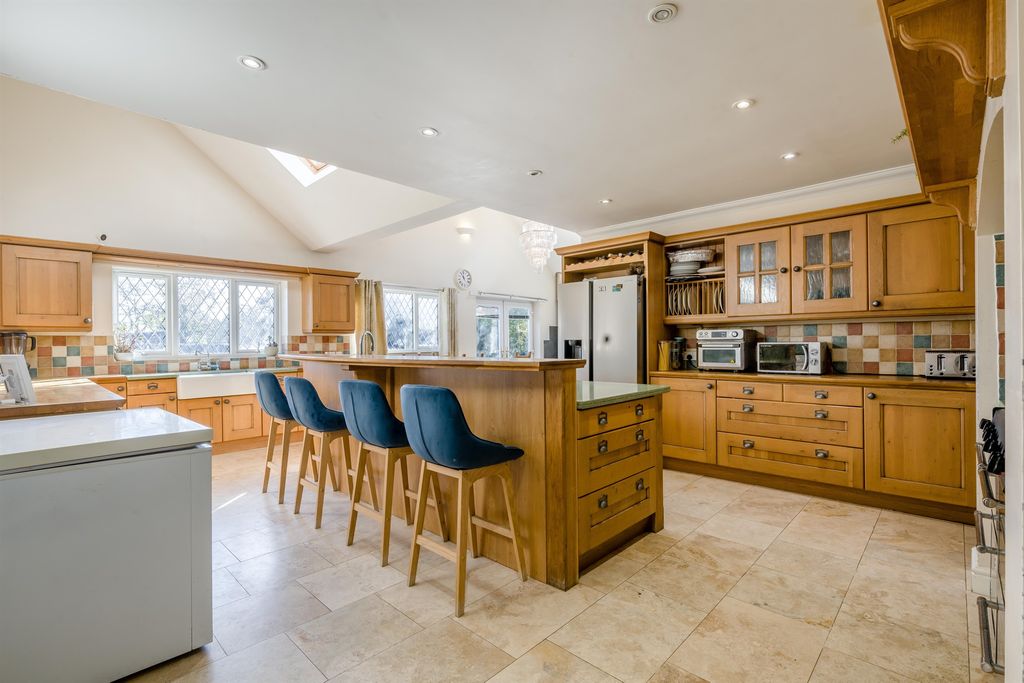 Property photo 3 of 16