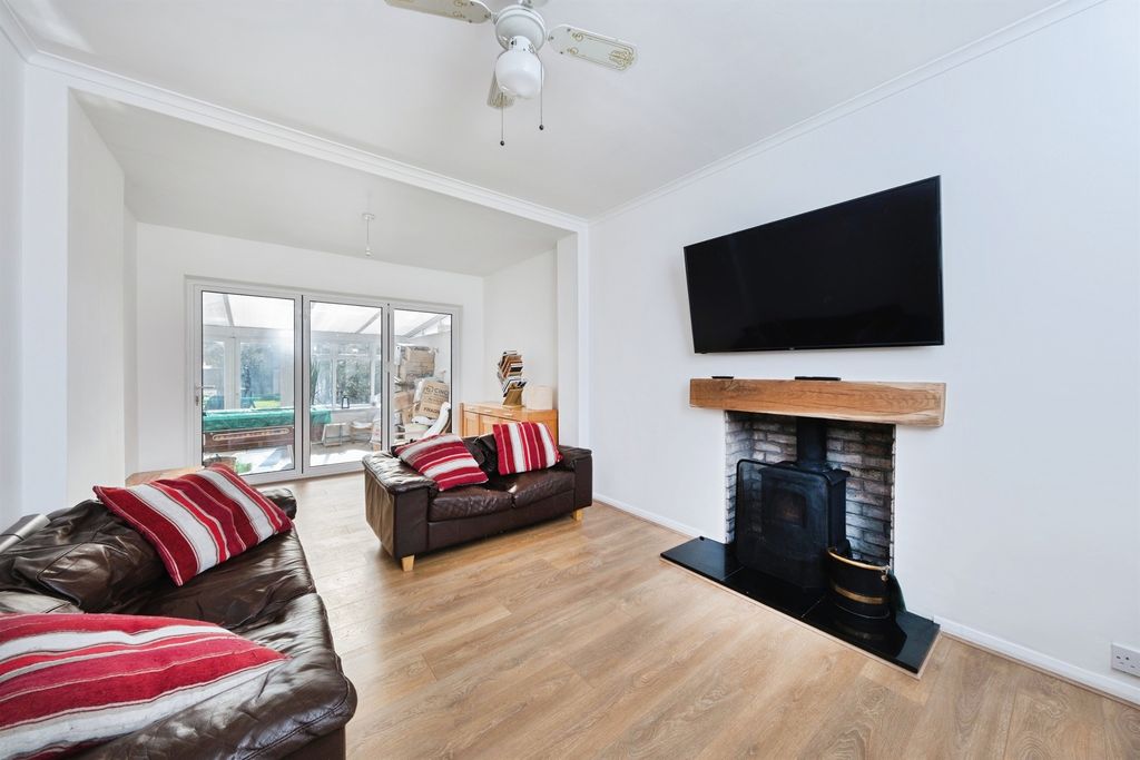 Property photo 3 of 17