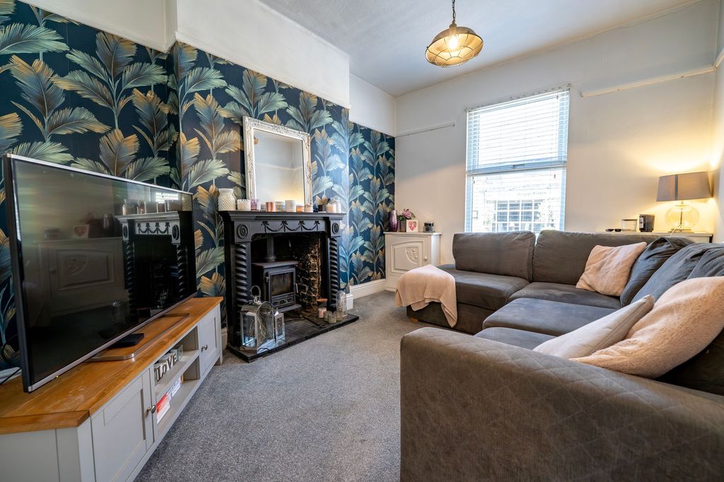 Property photo 2 of 12