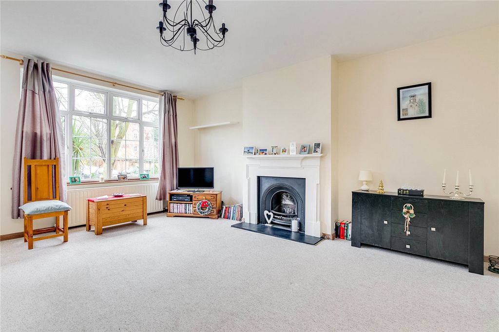 Property photo 2 of 6