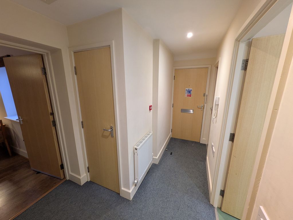 Property photo 3 of 7 Hallway