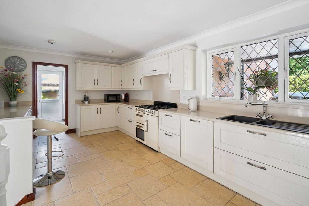 Property photo 3 of 33