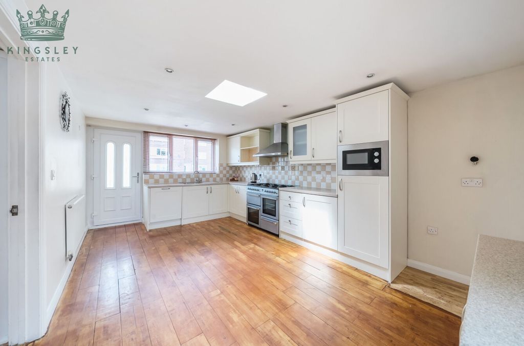 Property photo 2 of 21