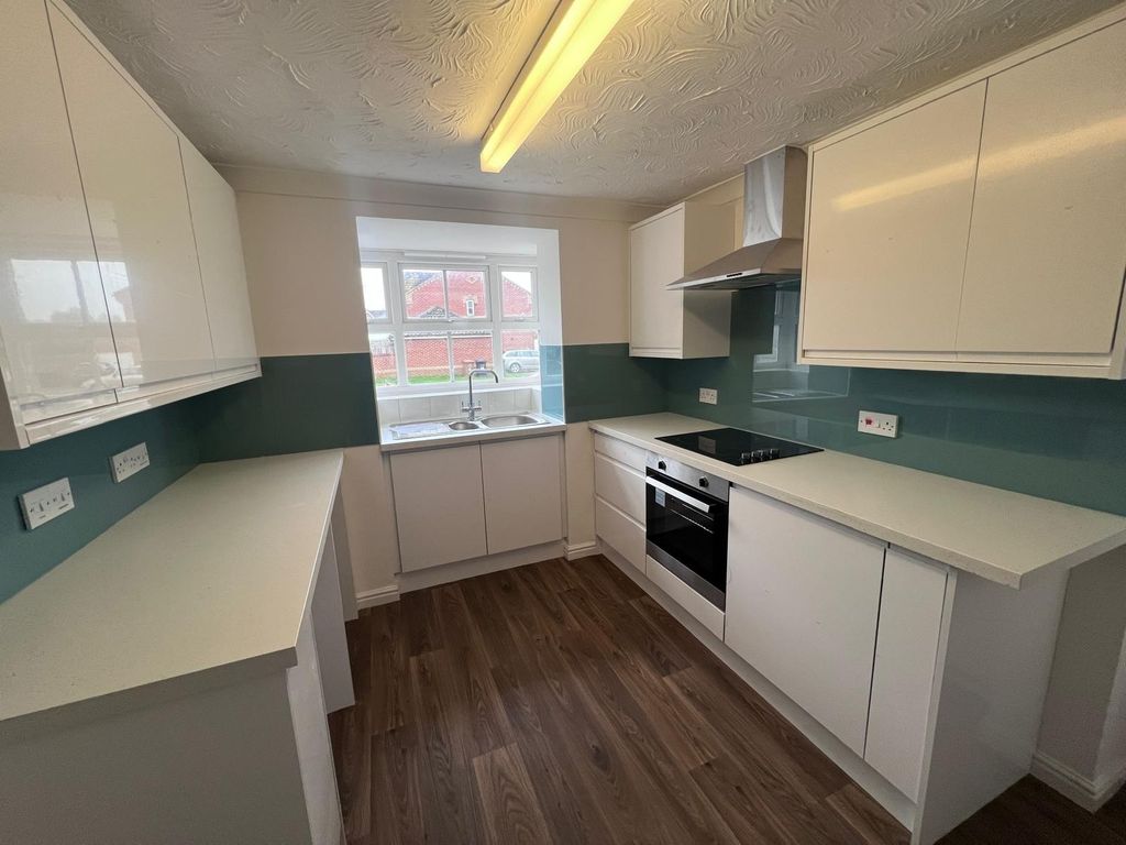 Property photo 2 of 11 Bathroom