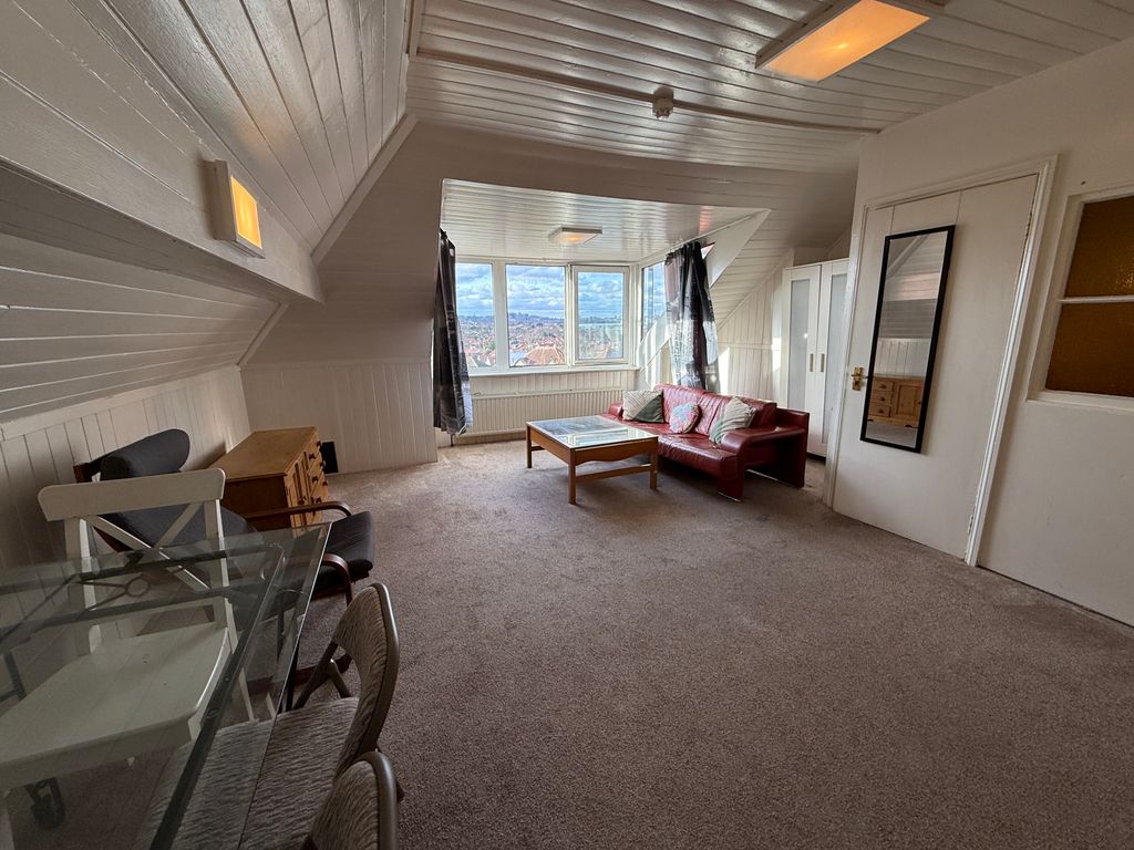 Property photo 1 of 7 Lounge Area For Personal Use