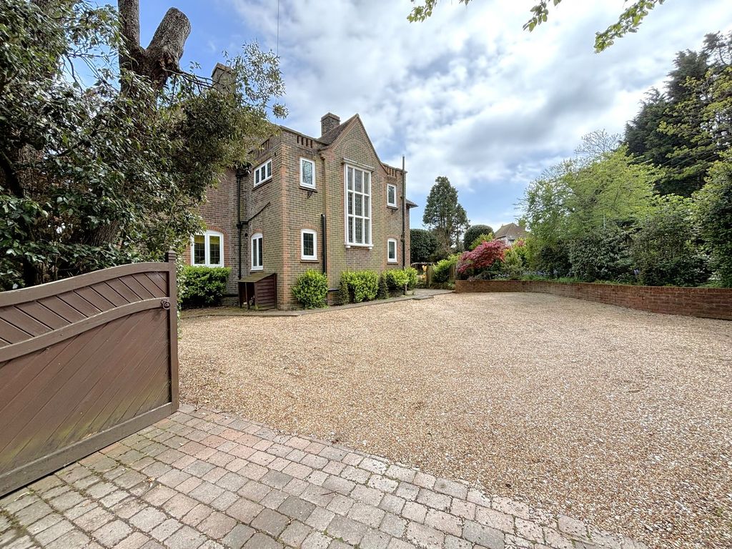 Property photo 1 of 28