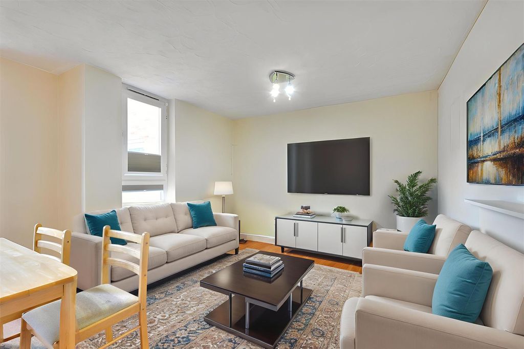 Property photo 3 of 21 Lounge_2.Jpeg