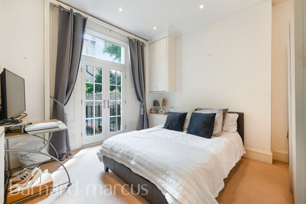 Property photo 1 of 8 Balcony